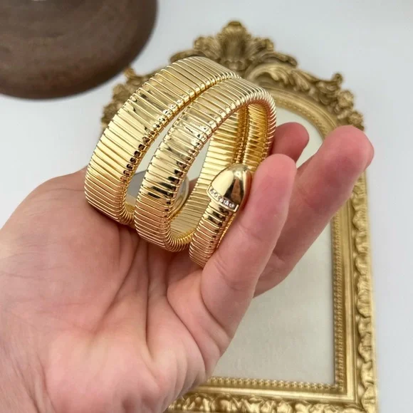 HOT ITEM – Serpenti-Inspired Gold Coil Watch – Bestseller! - Picture 8 of 17